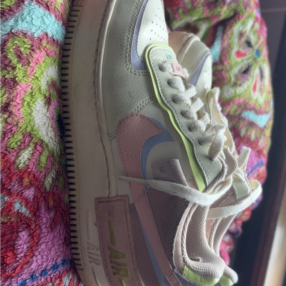Nike Air Force 1 Shadow in Cream and Pastel Hues - Picture 3 of 3